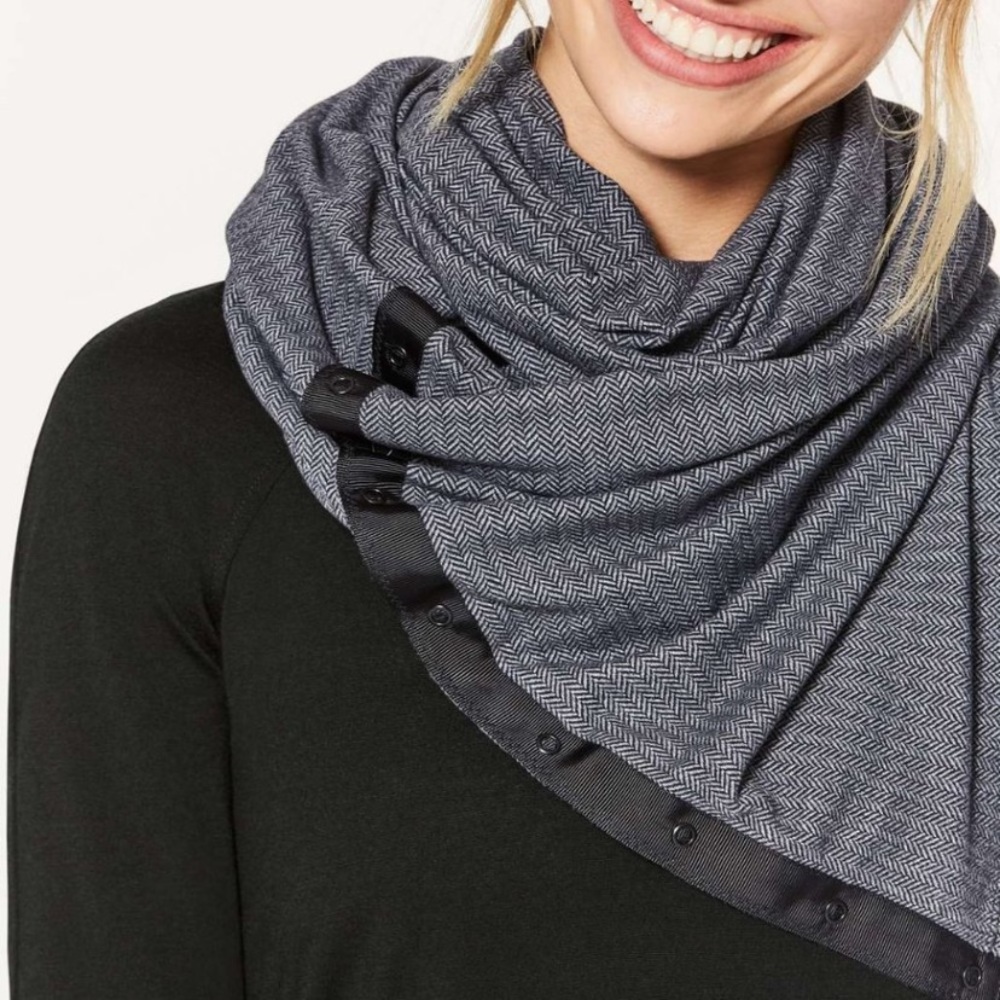 Lululemon NWOT Vinyasa scarf black herringbone